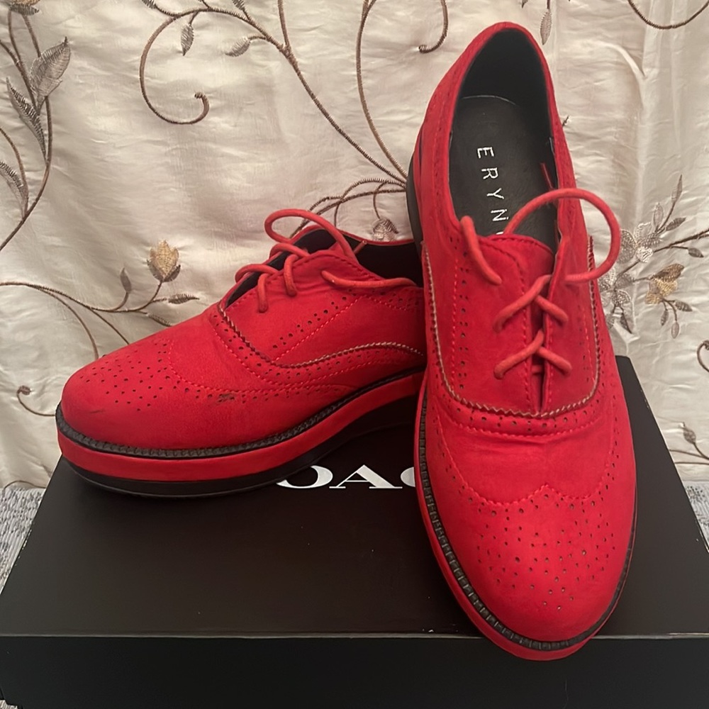 ERYNN Women’s Suede Platform Shoes. NWOT. No Box